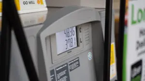 Degalų kainų tendencijos Lietuvoje: kas keičiasi vairuotojų piniginėms