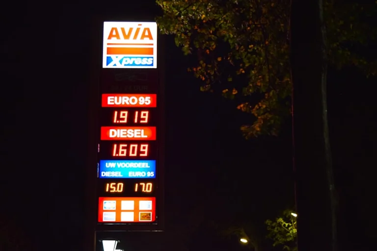 Degalų kainos kaimyninėse šalyse: lyginkite vieną savaitę