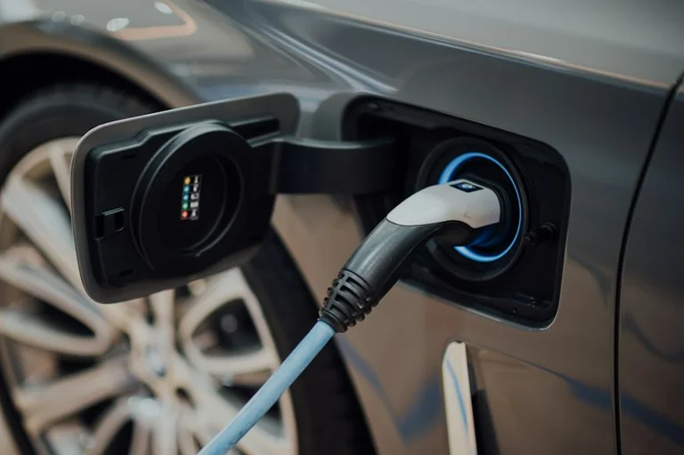 Kiek kainuoja 100 km: benzinas, dyzelinas ar elektromobilis?
