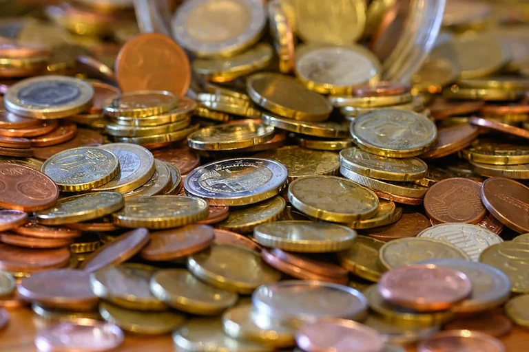 Lietuvoje kelias į milijoną: ar pakanka 300 eurų?