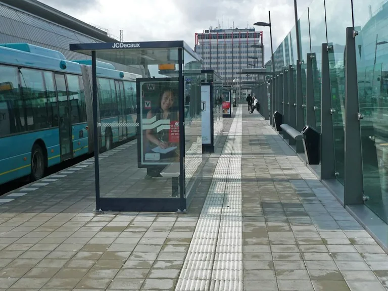 Sapnas apie vėluojantį autobusą: ką primena dienos skuba