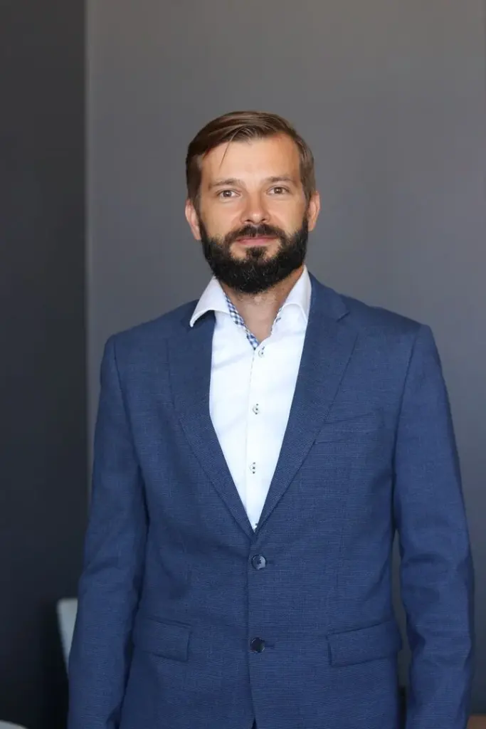 Vėlinėms: ką daryti radus audros apgadintą kapavietę